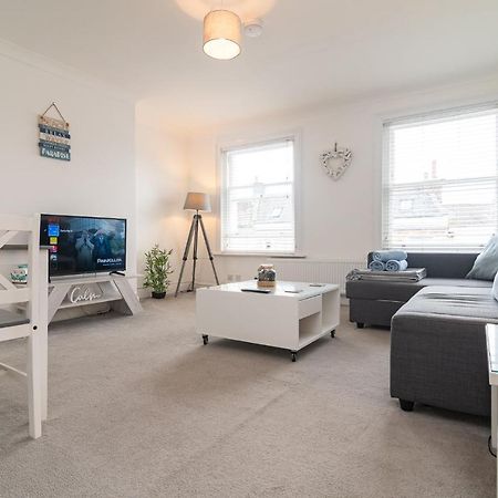Light And Airy 1 Bedroom Flat 700M From The Beach Bournemouth Kültér fotó