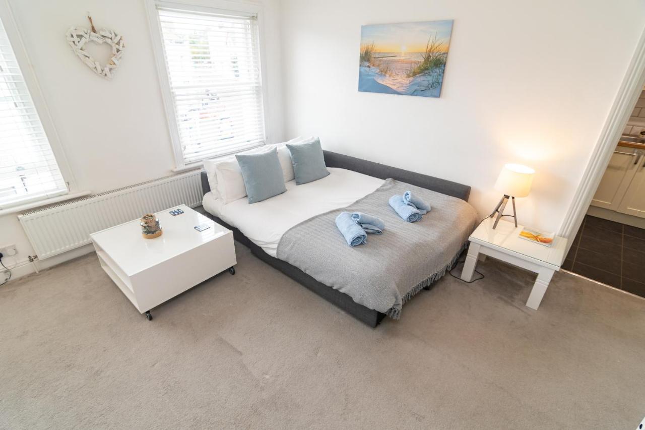 Light And Airy 1 Bedroom Flat 700M From The Beach Bournemouth Kültér fotó